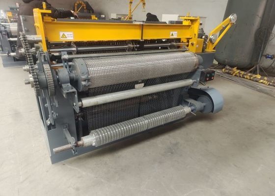 Размер отверстия 1/2 дюйма сварные проволочные сетки Машины Куриные клетки сетки электрические